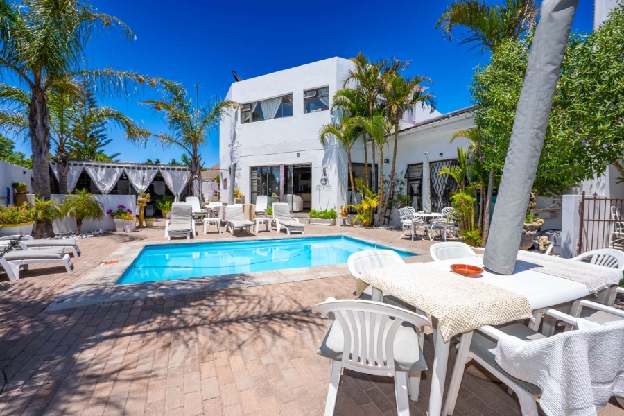 8 Bedroom Property for Sale in Country Club Western Cape